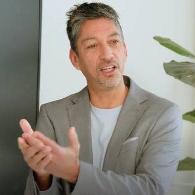 Dimitri van Esch